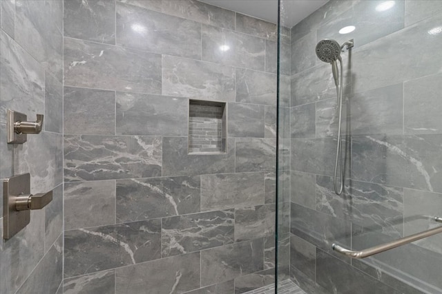 630 Ridgeland Rd, Dothan, AL 36301 - full bath with tiled shower