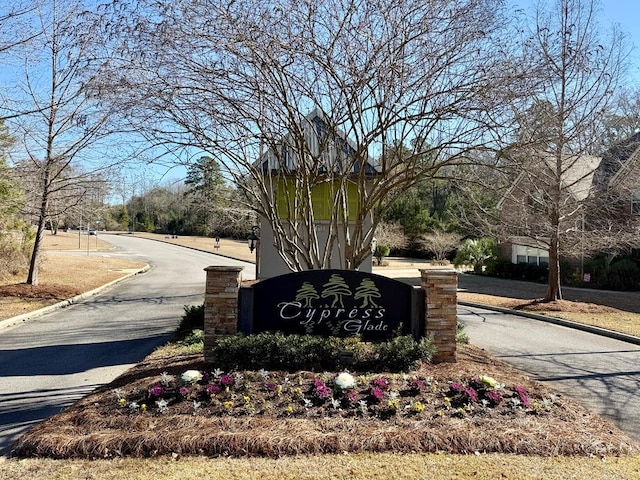 view of community / neighborhood sign