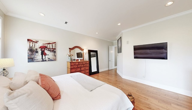 bedroom featuring baseboards, crown molding, wood finished floors, and recessed lighting