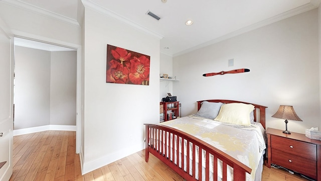 bedroom with recessed lighting, light wood finished floors, visible vents, ornamental molding, and baseboards