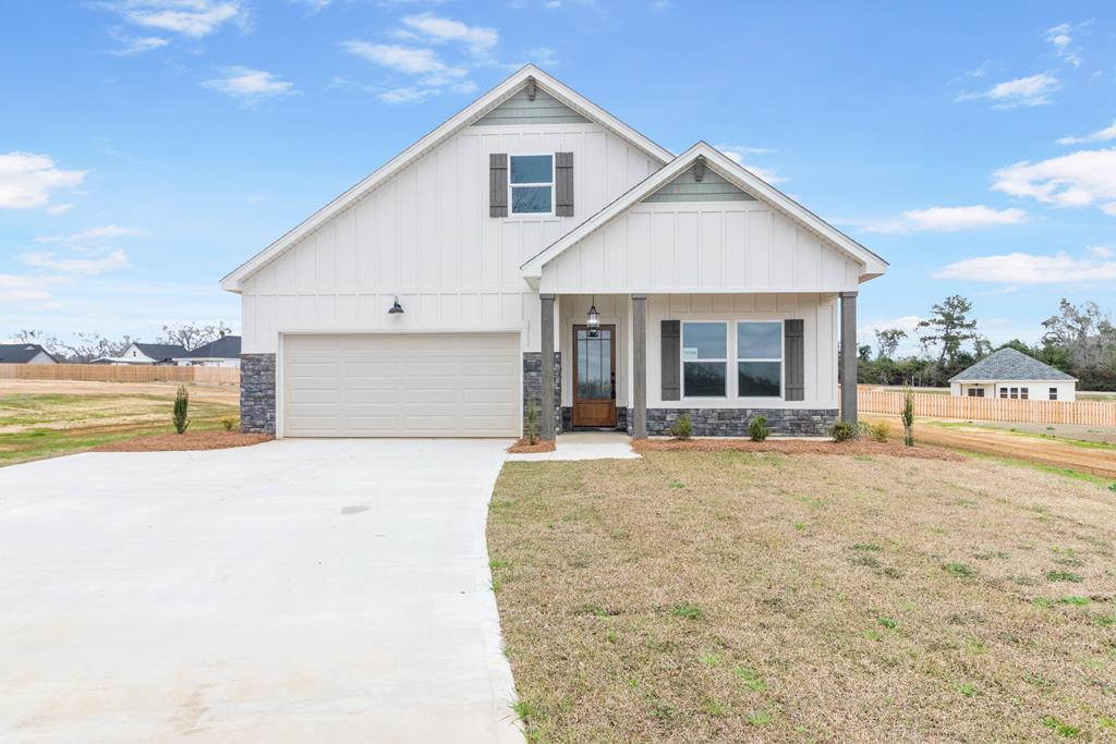 view of front facade with a garage and a front yard