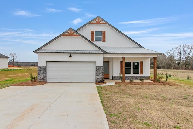 view of front of house featuring a garage and a front yard