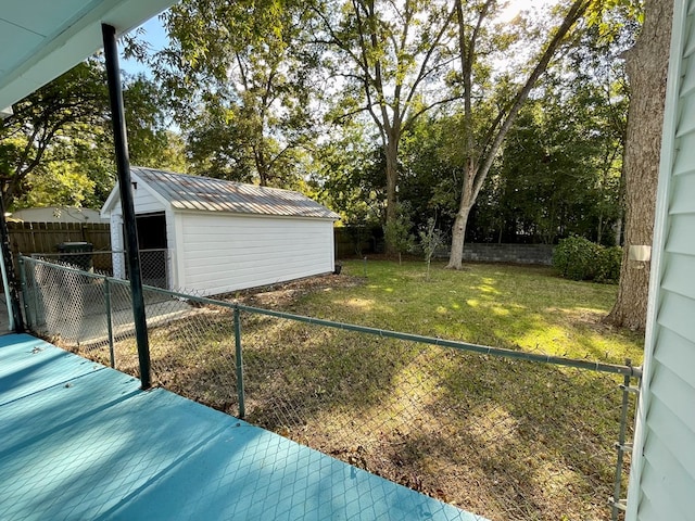 view of yard with a shed