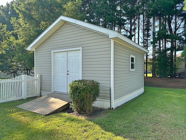 view of outdoor structure featuring an outdoor structure and fence