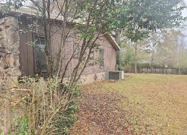 view of yard featuring cooling unit