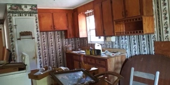 kitchen featuring crown molding