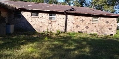 view of side of property with a lawn