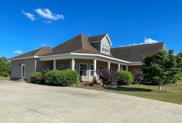 1621 Adkinson Rd, Newton, AL 36352 - view of front of house with covered porch and a front yard