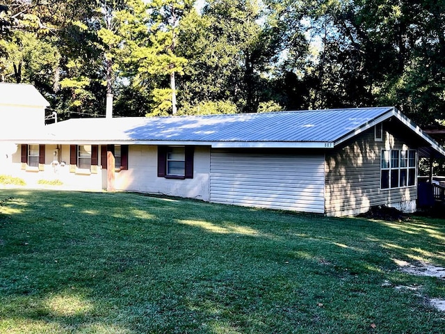 view of front of home with a porch and a front yard