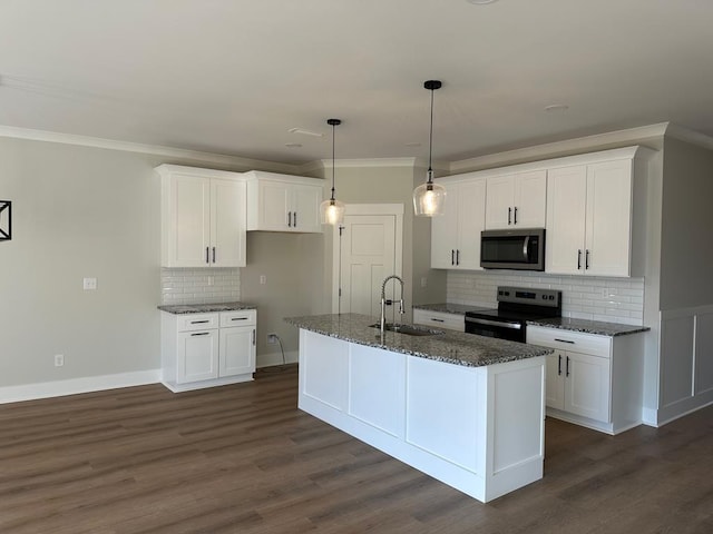 kitchen featuring sink, black electric range, dark hardwood / wood-style flooring, an island with sink, and white cabinets