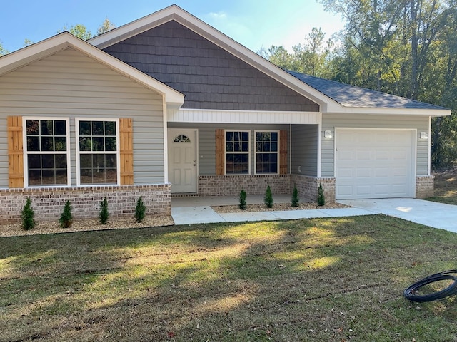 view of front facade featuring a porch, a garage, and a front lawn