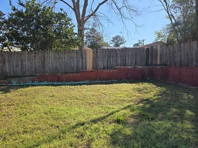 view of yard featuring a fenced backyard