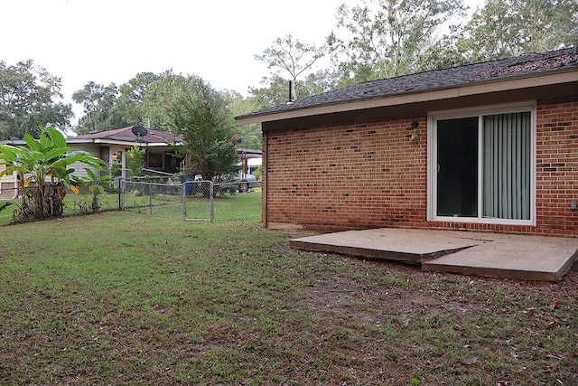 view of yard featuring a patio