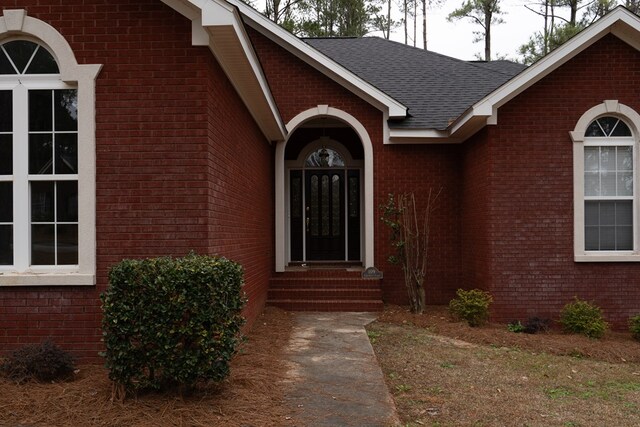 entrance to property featuring covered porch