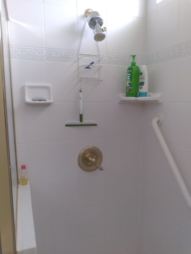 38 Vansant Pl, Dothan, AL 36301 - bathroom view of a tile shower