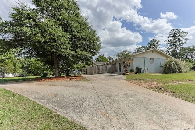 1810 Northside Dr, Dothan, AL 36303 - view of front of property featuring driveway