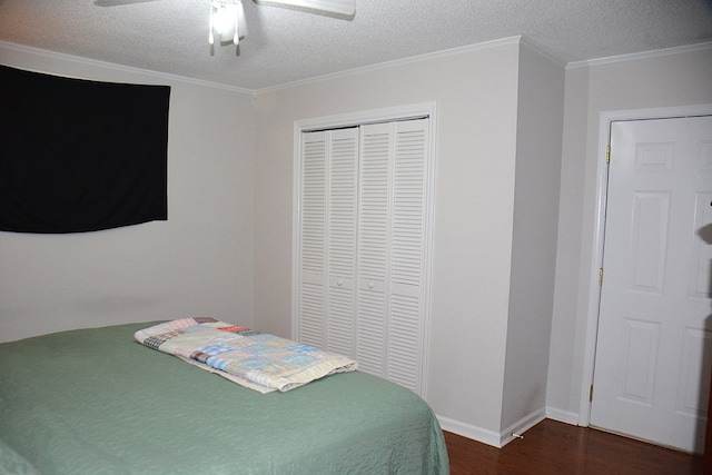 bedroom with a closet, dark wood-style flooring, ceiling fan, a textured ceiling, and crown molding