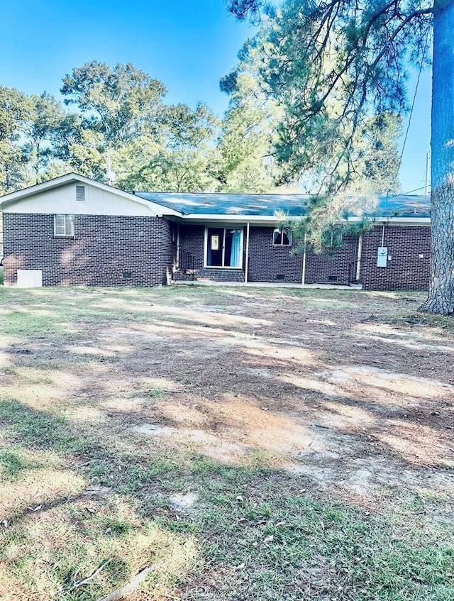 ranch-style house featuring brick siding