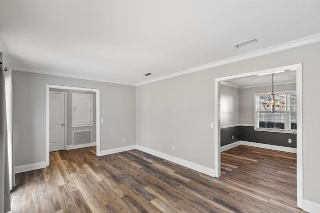 unfurnished room with dark wood-type flooring, a notable chandelier, baseboards, and visible vents