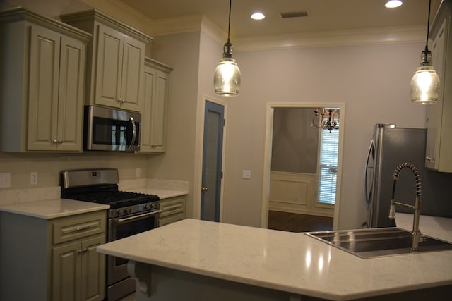 kitchen with stainless steel appliances, visible vents, ornamental molding, a sink, and gray cabinetry