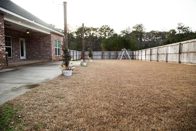 view of yard featuring a patio area