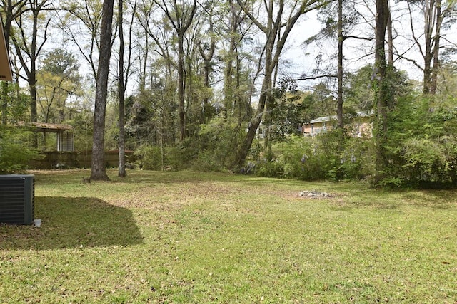 view of yard featuring cooling unit