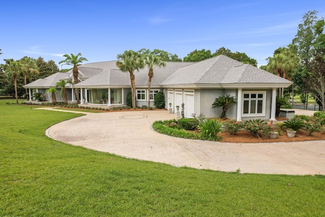 109 Royal Highlands Ln, Dothan, AL 36305 - view of front of house featuring curved driveway, a garage, a front yard, and stucco siding