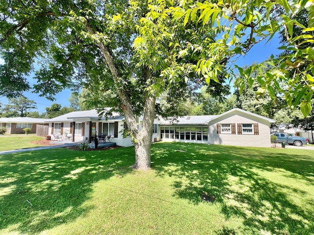 601 6th Ave, Ashford, AL 36312 - single story home featuring a front lawn