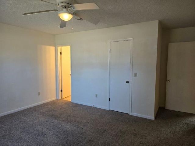 unfurnished bedroom featuring ceiling fan, a textured ceiling, and carpet flooring