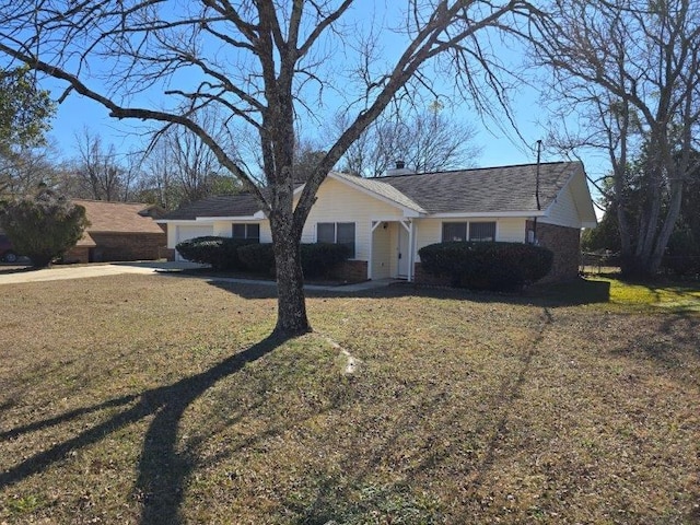 ranch-style home featuring a front yard