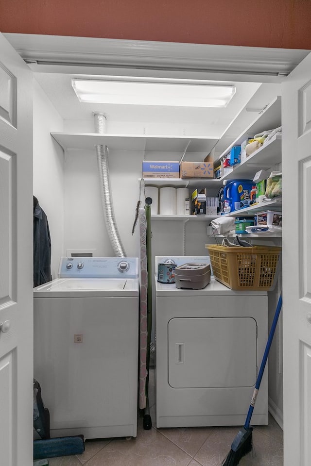 303 Denise St, Dothan, AL 36305 - laundry room with washing machine and clothes dryer and light tile patterned floors