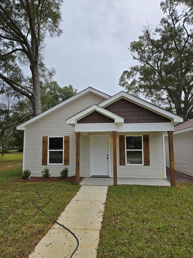 view of front of house featuring a front lawn and a porch