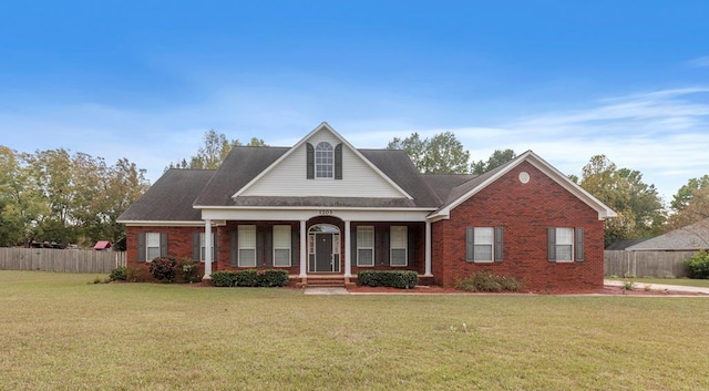 view of front of house featuring a front lawn