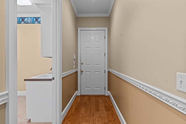 601 Edinburgh Way, Dothan, AL 36305 - entryway featuring wood finished floors, ornamental molding, and baseboards