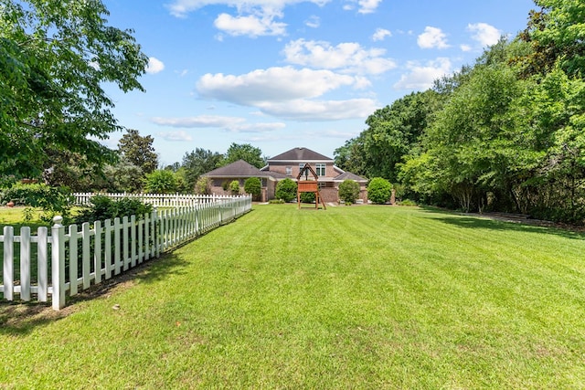 601 Edinburgh Way, Dothan, AL 36305 - view of yard