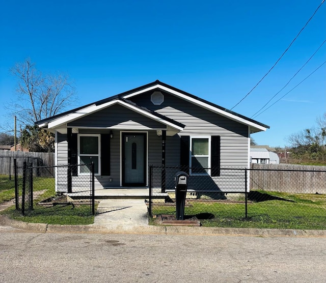 view of front of home featuring a front lawn and a fenced front yard