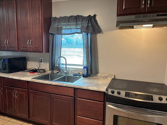 kitchen with under cabinet range hood, a sink, stainless steel electric stove, black microwave, and light countertops