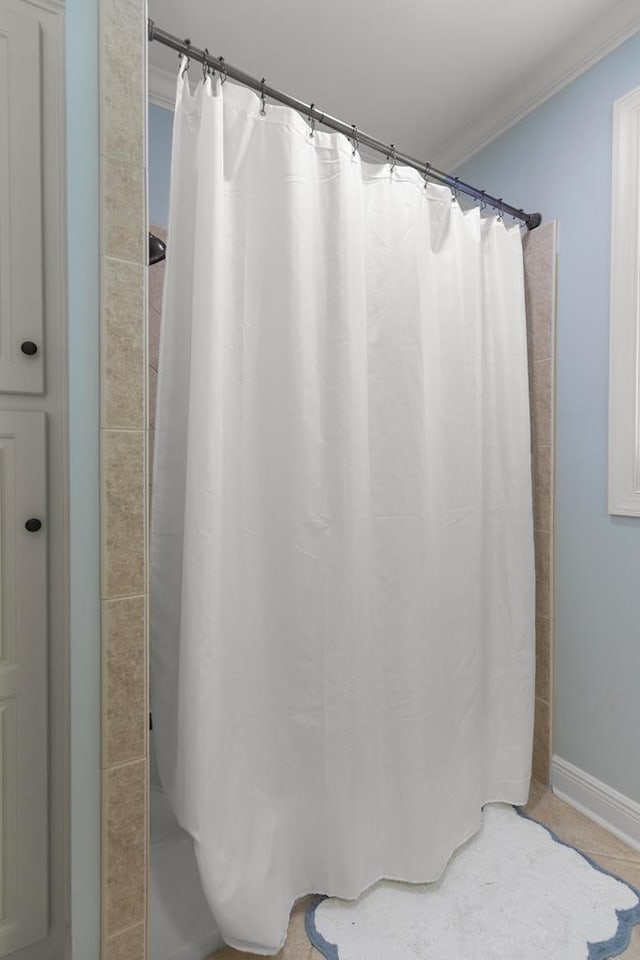 bathroom with ornamental molding