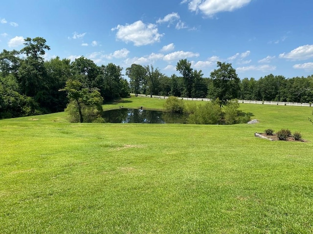 view of yard featuring a water view