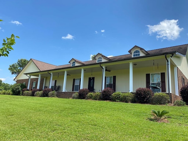 view of front facade featuring covered porch and a front lawn