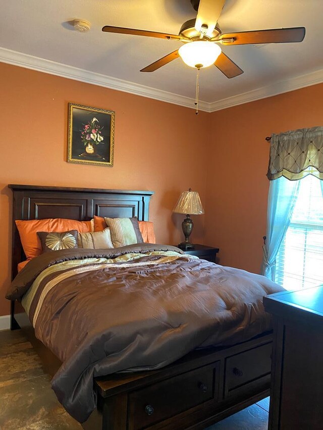 bedroom featuring crown molding and ceiling fan