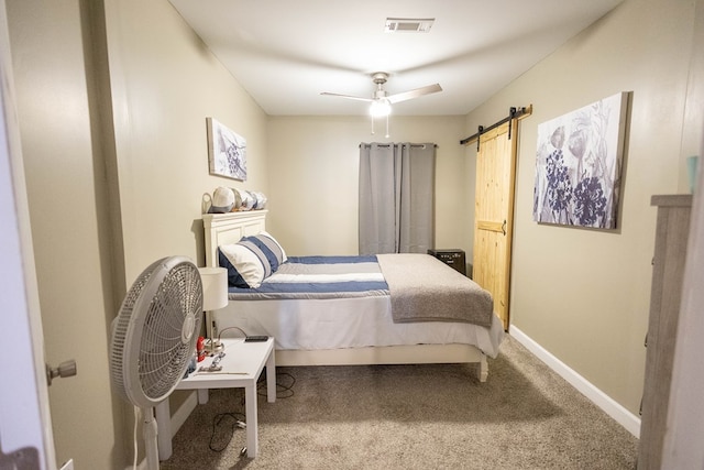 bedroom with carpet, a barn door, and ceiling fan