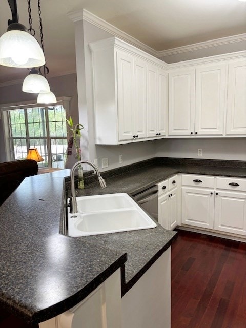 109 Talquin Ct, Dothan, AL 36301 - kitchen with a sink, dark countertops, a peninsula, and stainless steel dishwasher
