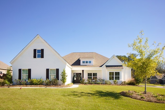 view of front of house featuring a front lawn