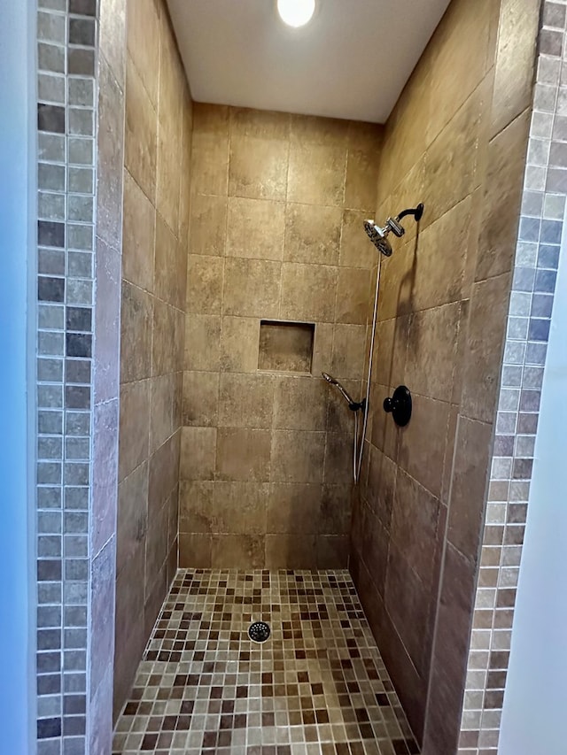 full bath featuring tiled shower