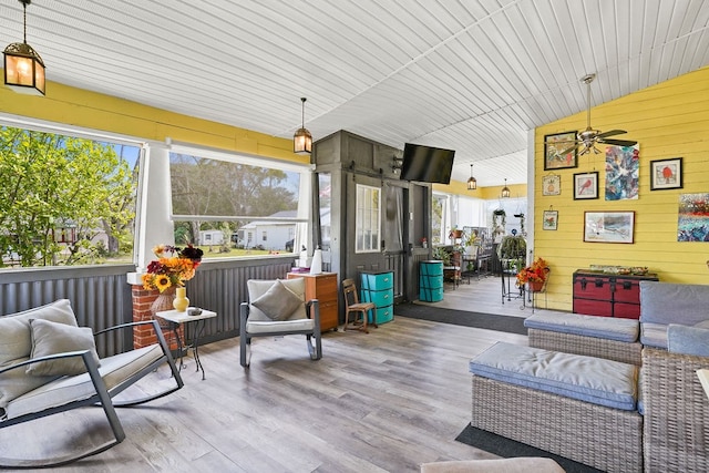 sunroom with ceiling fan