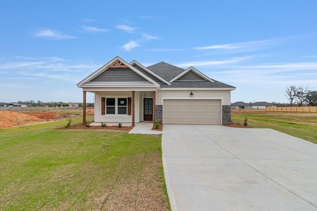 view of front facade featuring a garage and a front yard