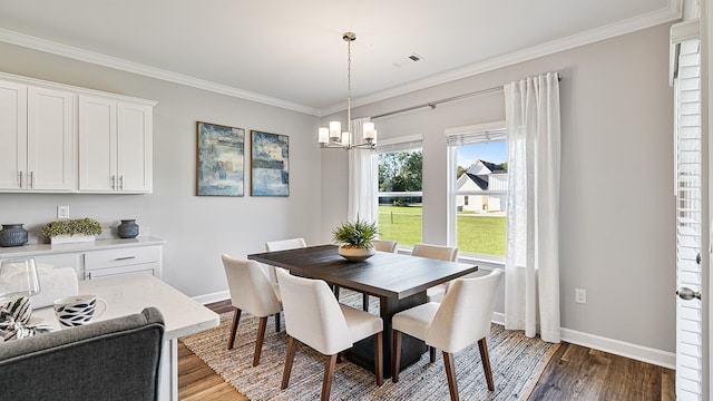 dining area featuring a notable chandelier, dark hardwood / wood-style floors, and crown molding