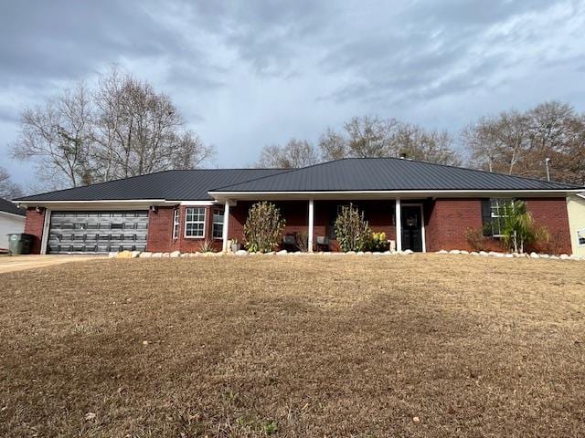 single story home featuring a garage