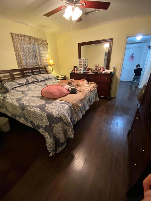 bedroom featuring dark wood-type flooring and a ceiling fan